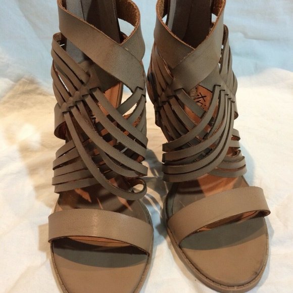 Daytrip Shoes - Daytrip NEW Ladies Heeled Strappy Sandal Shoes 9 M